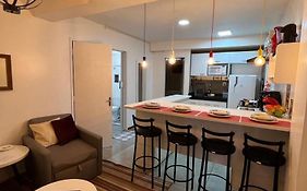 APÊ 102, 2 QUARTOS, TÉRREO | WI-FI 600MB | RESIDENCIAL JC, um lugar para ficar.